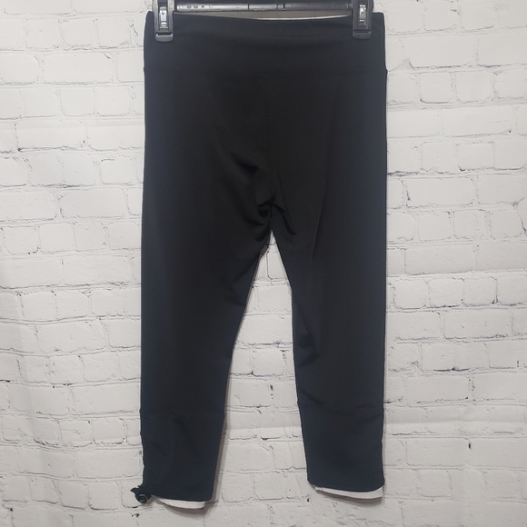 Poof! Performance Sz S Capri Leggings - Picture 5 of 9